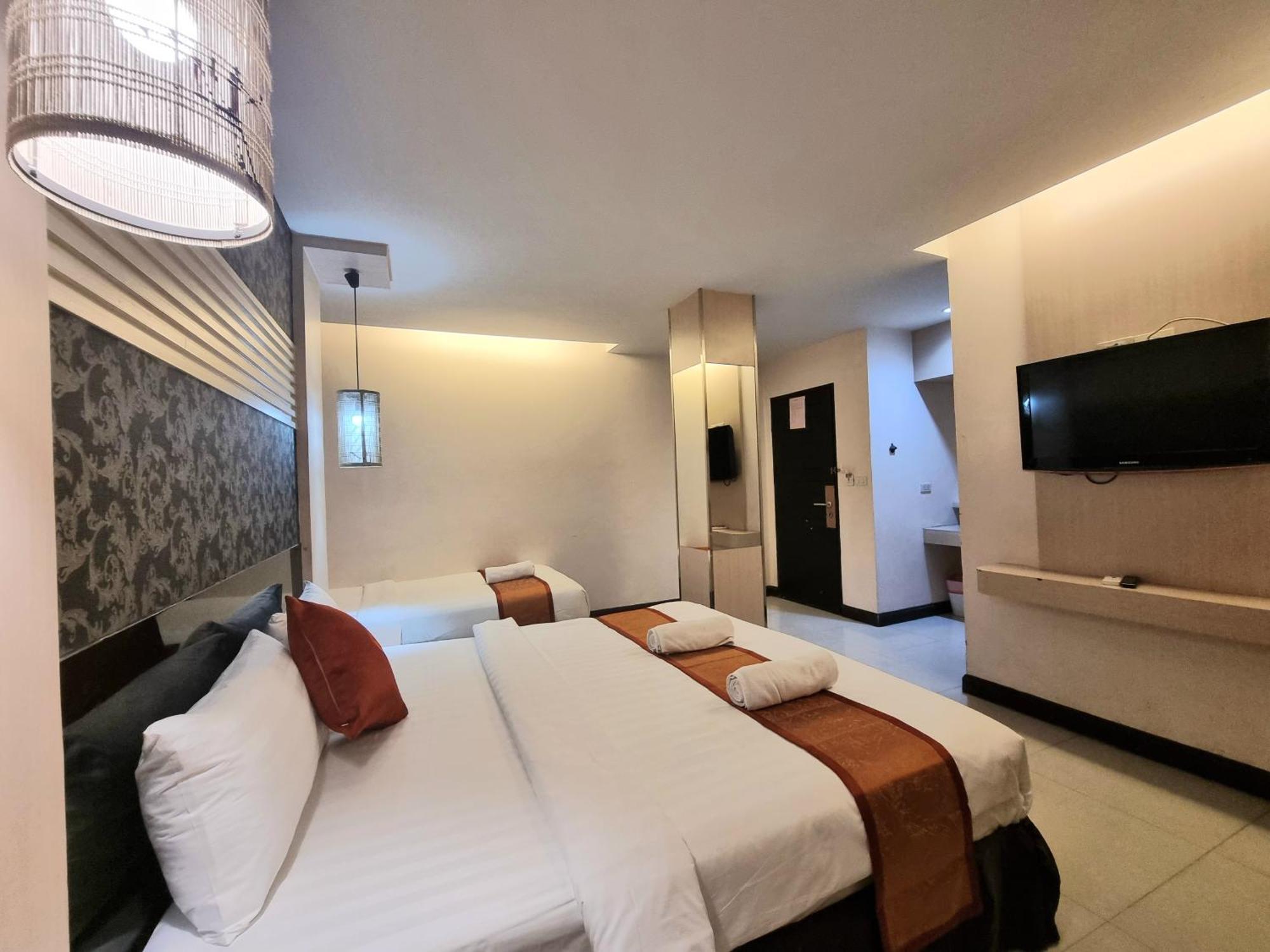 Cozi Hotel, होटल