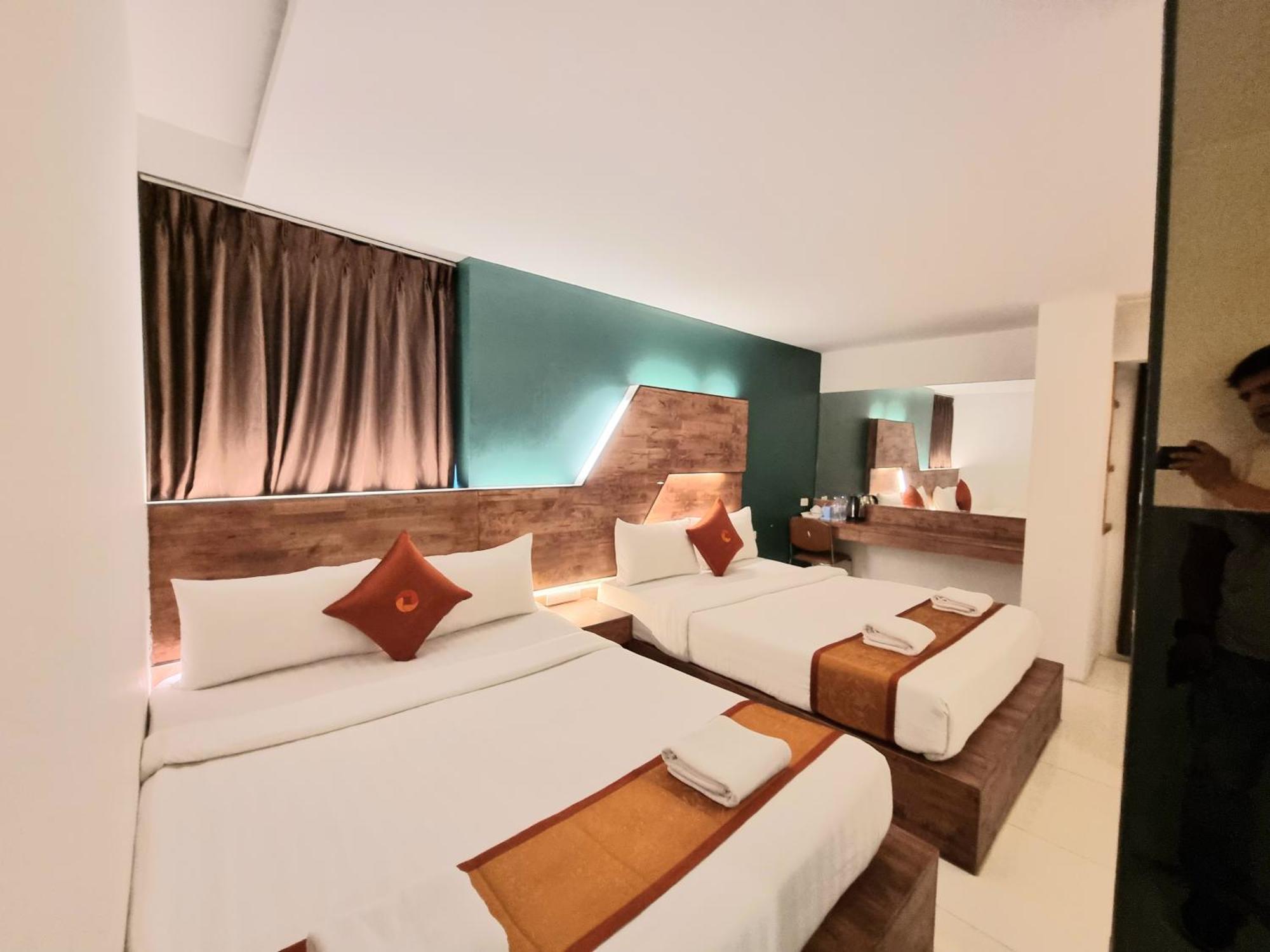 होटल Cozi Hotel, 3*