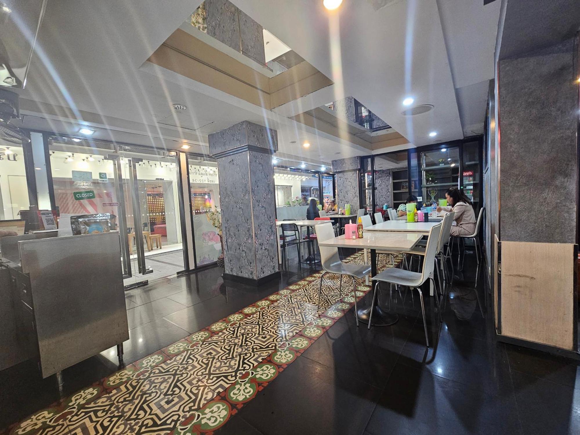 Cozi Hotel, होटल